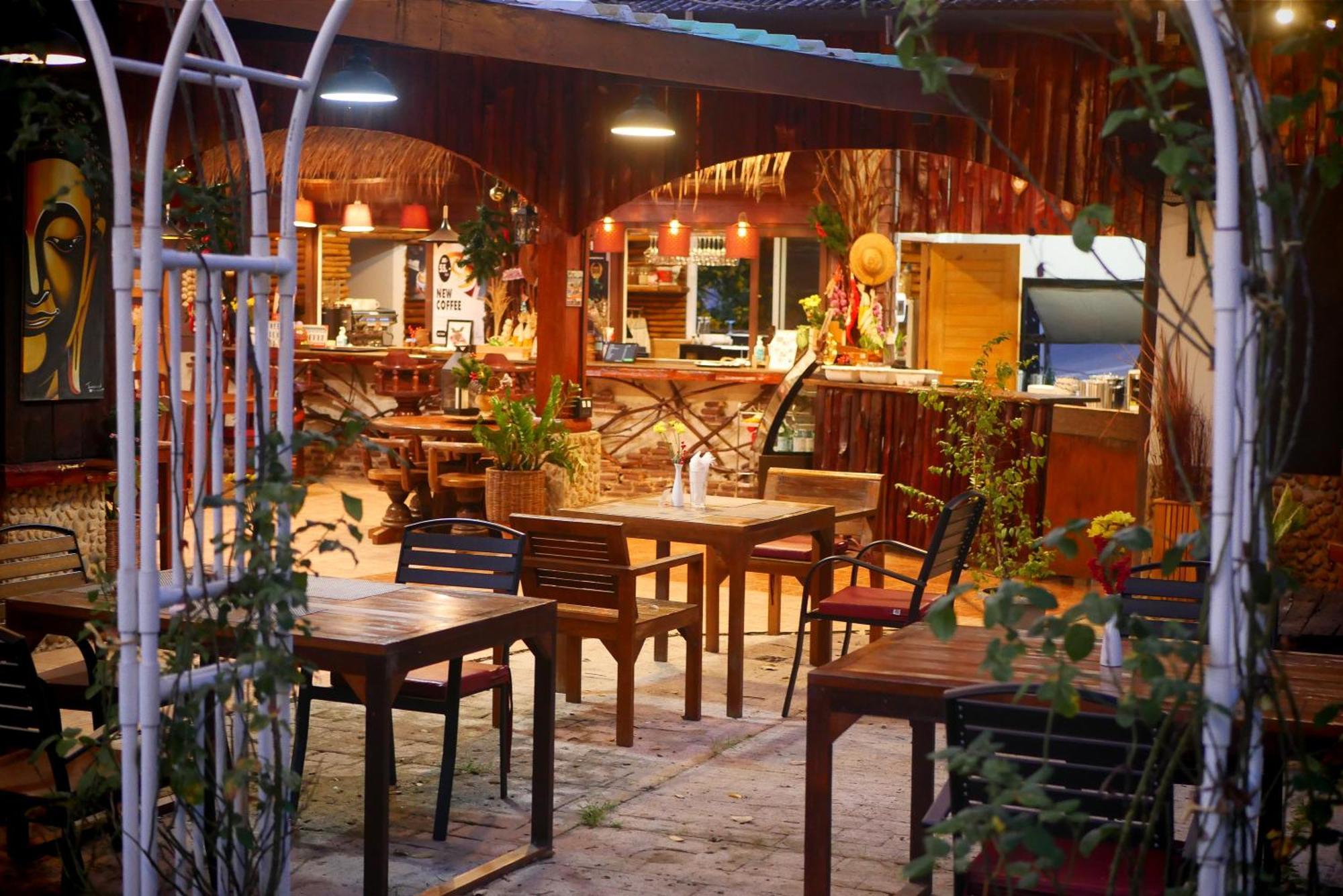 Big Elk Steak House - Homestay Trat Exterior foto