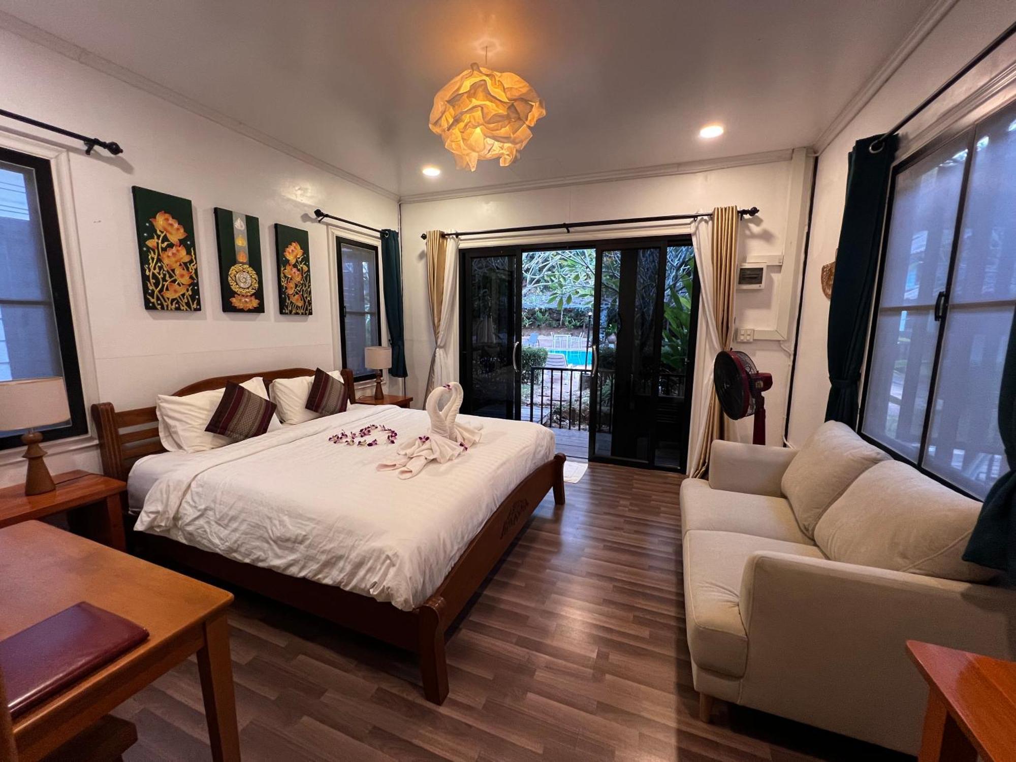 Big Elk Steak House - Homestay Trat Exterior foto