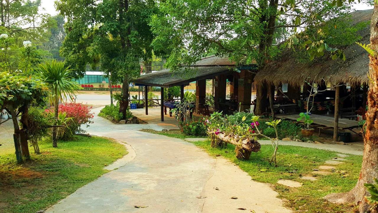 Big Elk Steak House - Homestay Trat Exterior foto